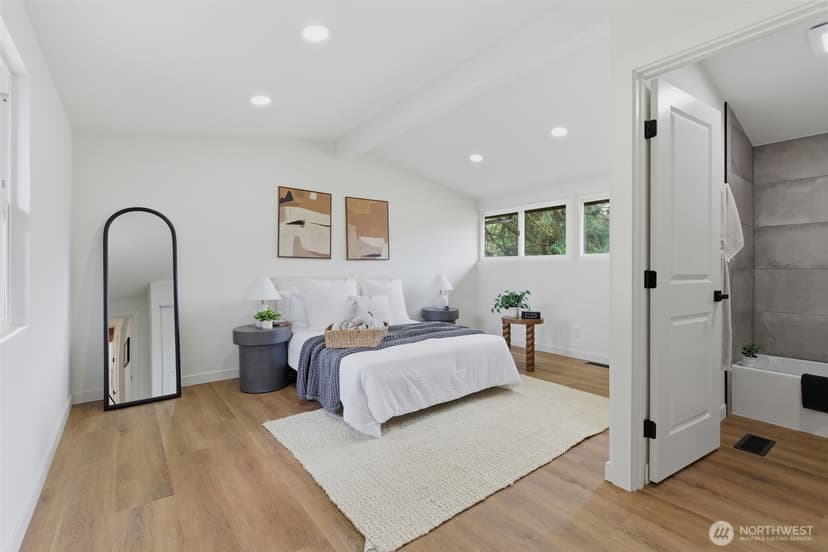 Property photo for 8102 Oakridge Drive SW, Lakewood photo 14
