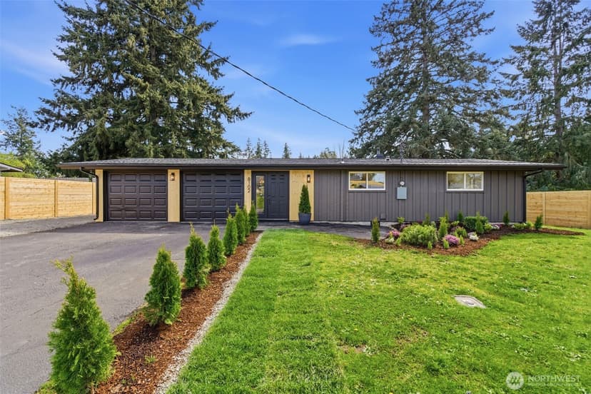 Property photo for 8102 Oakridge Drive SW, Lakewood photo 2