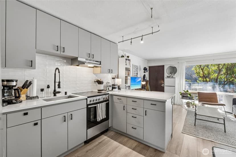 Property photo for 752 Bellevue Avenue E #204, Seattle photo 10