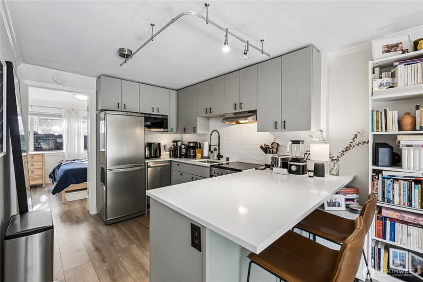 Property photo for 752 Bellevue Avenue E #204, Seattle photo 9