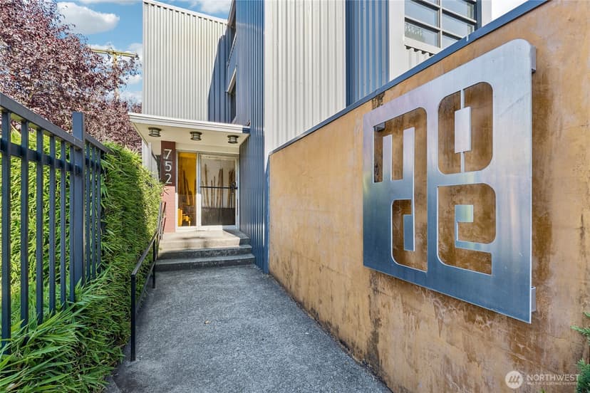 Property photo for 752 Bellevue Avenue E #204, Seattle photo 4