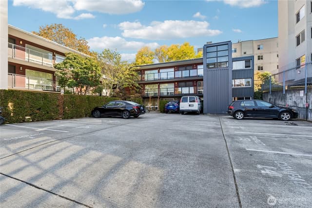 Property photo for 752 Bellevue Avenue E #204, Seattle photo 2