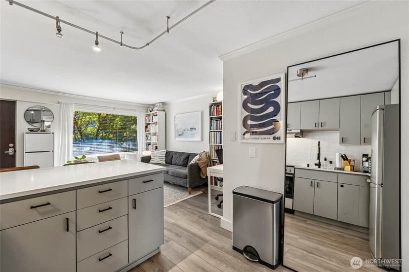 Property photo for 752 Bellevue Avenue E #204, Seattle photo 11