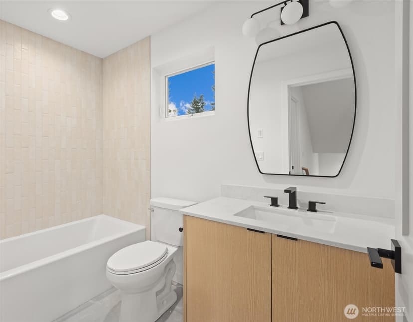 Property photo for 10744 Interlake Avenue N, Seattle photo 17