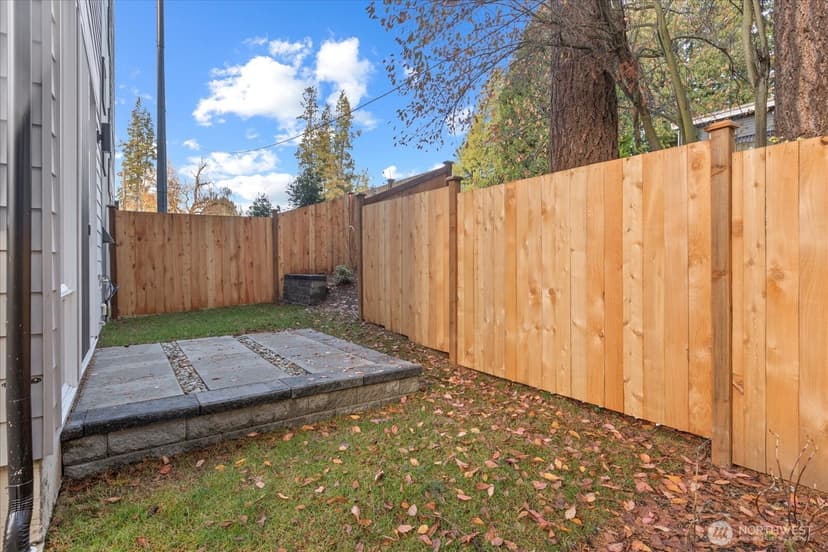 Property photo for 10744 Interlake Avenue N, Seattle photo 8