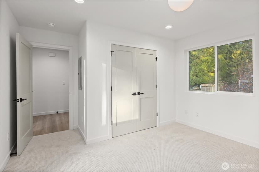 Property photo for 10744 Interlake Avenue N, Seattle photo 15