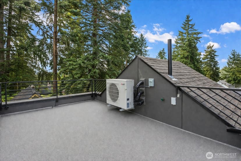 Property photo for 10744 Interlake Avenue N, Seattle photo 16