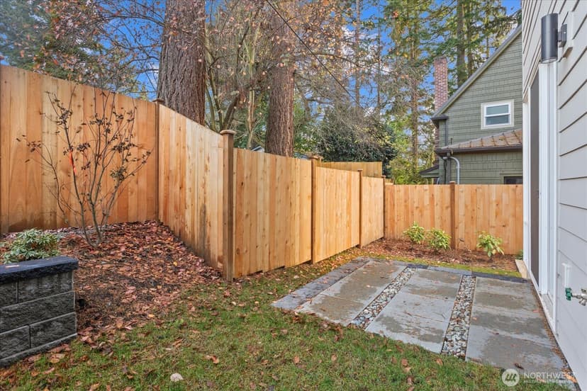 Property photo for 10744 Interlake Avenue N, Seattle photo 7