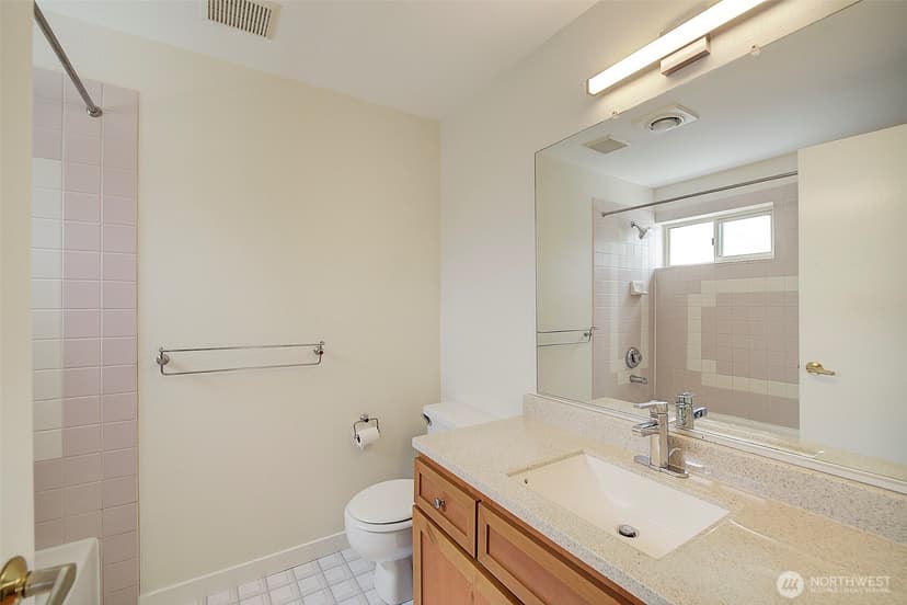 Property photo for 10248 NE 138th Place #B3, Kirkland photo 16