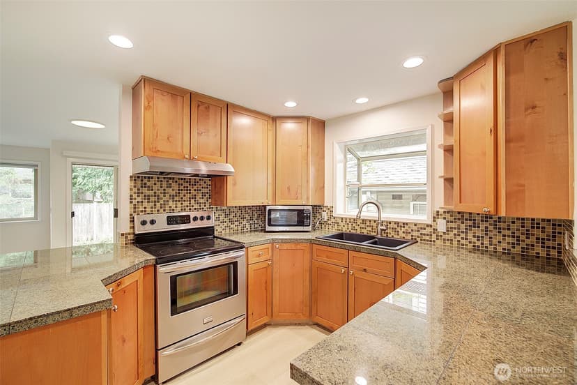 Property photo for 10248 NE 138th Place #B3, Kirkland photo 8