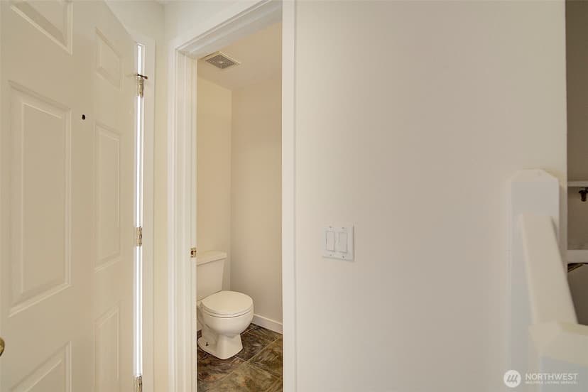 Property photo for 10248 NE 138th Place #B3, Kirkland photo 4