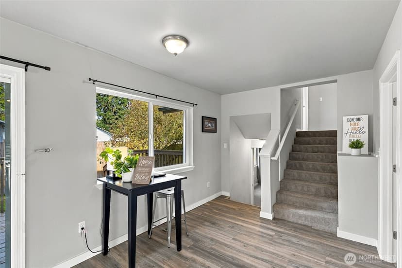 Property photo for 2431 Monroe Avenue, Everett photo 13
