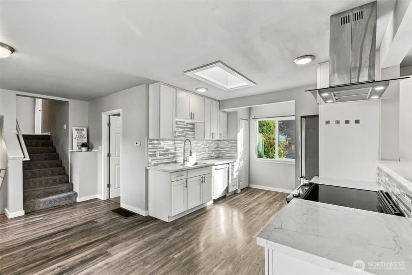 Property photo for 2431 Monroe Avenue, Everett photo 12