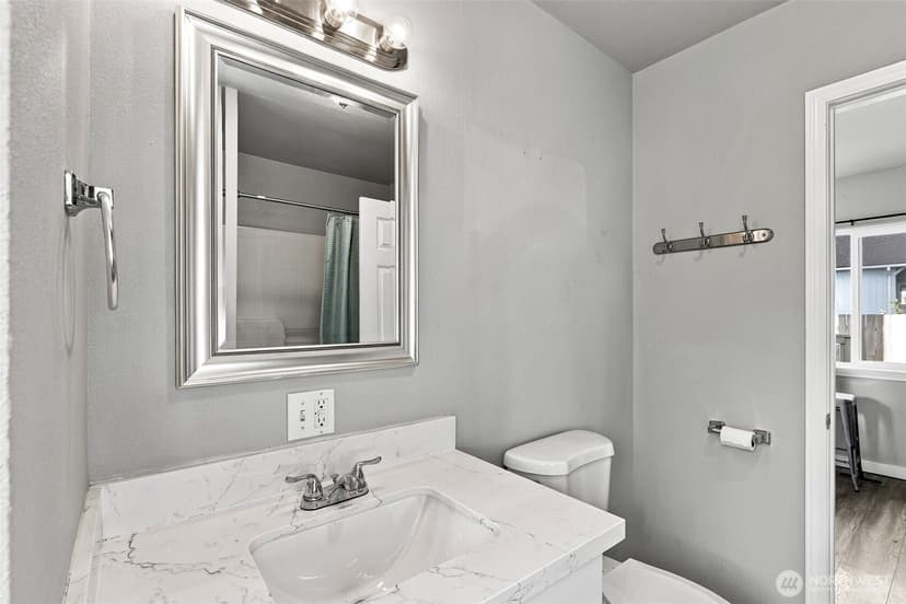 Property photo for 2431 Monroe Avenue, Everett photo 16