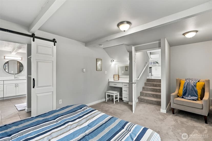 Property photo for 2431 Monroe Avenue, Everett photo 18