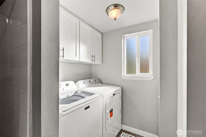Property photo for 2431 Monroe Avenue, Everett photo 15