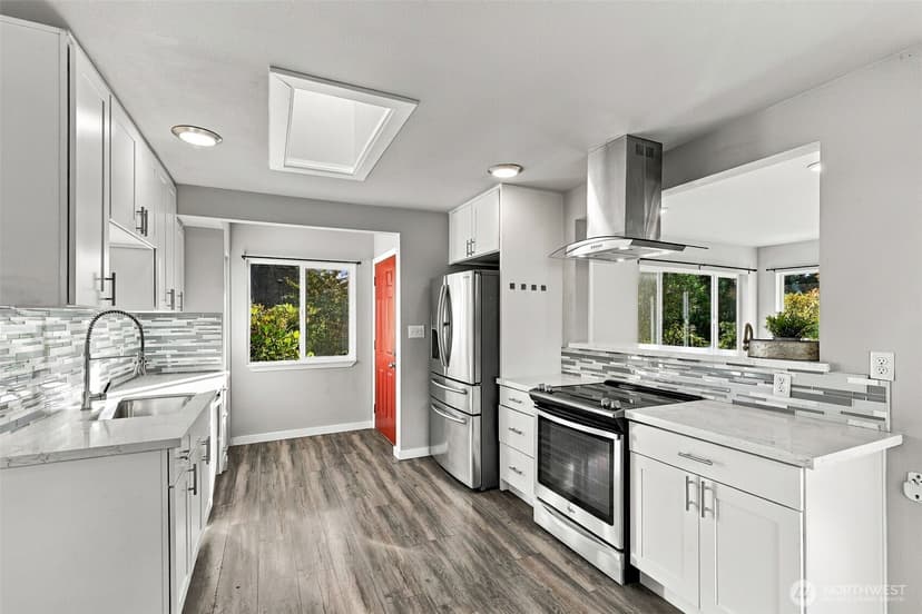Property photo for 2431 Monroe Avenue, Everett photo 9