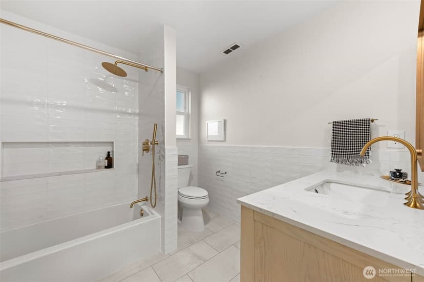 Property photo for 13444 110th Place NE, Kirkland photo 28