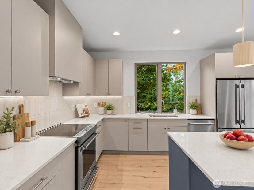 Property photo for 309 NW 52nd Street, Seattle photo 13