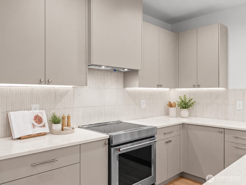 Property photo for 309 NW 52nd Street, Seattle photo 10