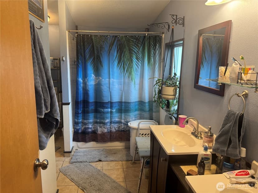 Property photo for 11415 Holden Road SW, Lakewood photo 9