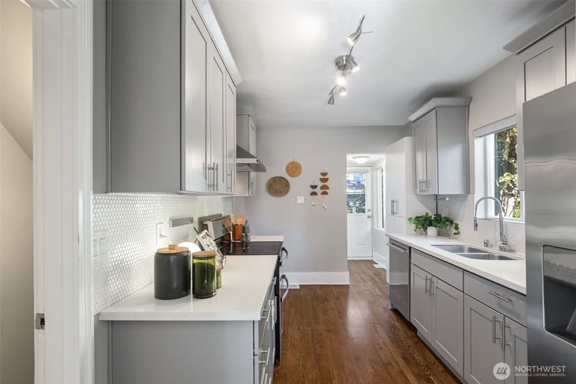 Property photo for 2102 S Spokane Street, Seattle photo 11