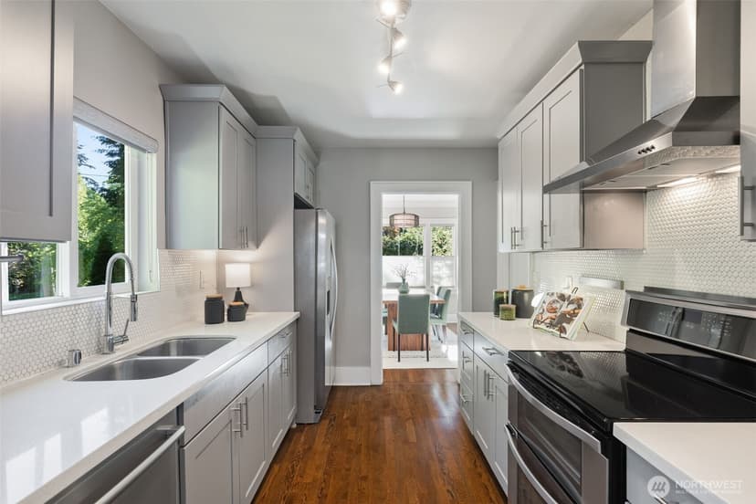 Property photo for 2102 S Spokane Street, Seattle photo 13