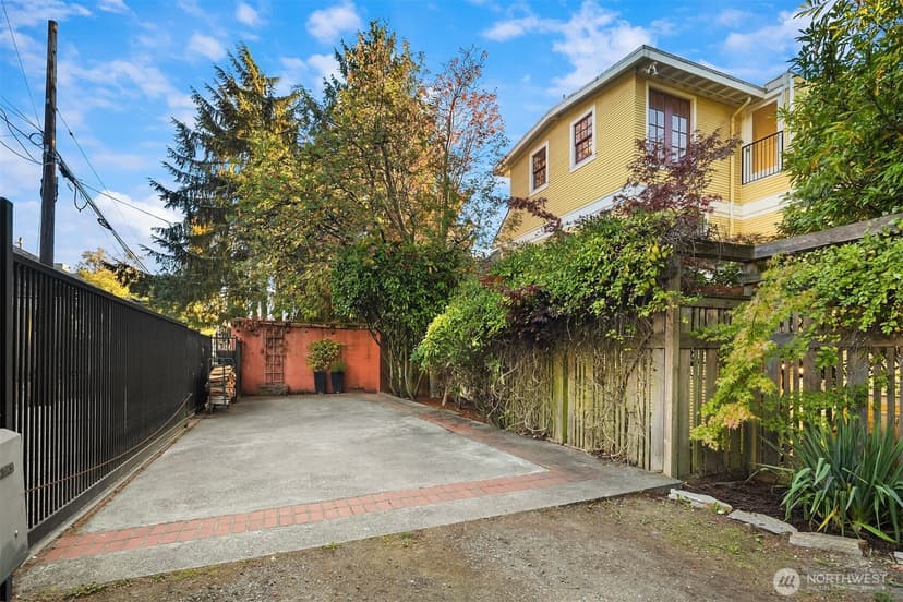 Property photo for 726 12th Avenue E, Seattle photo 37