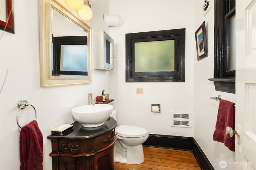 Property photo for 726 12th Avenue E, Seattle photo 16
