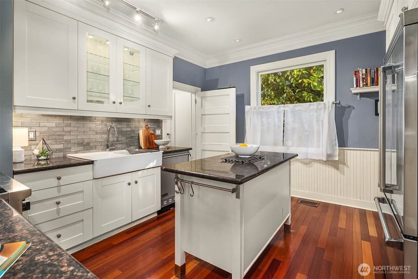 Property photo for 726 12th Avenue E, Seattle photo 13