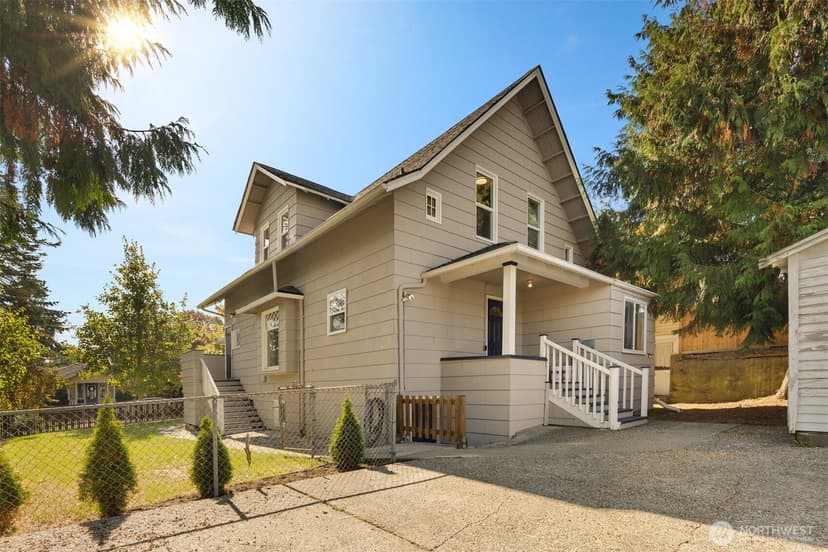 Property photo for 940 N 76th Street, Seattle photo 3