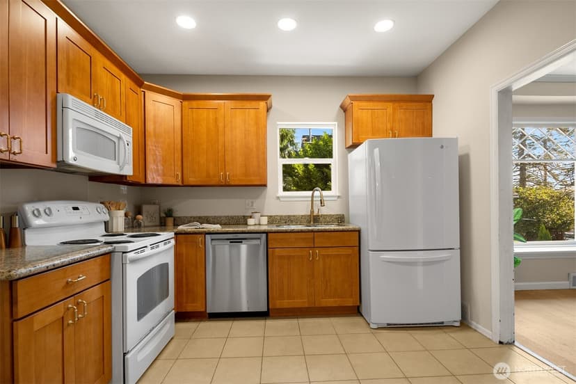Property photo for 940 N 76th Street, Seattle photo 11