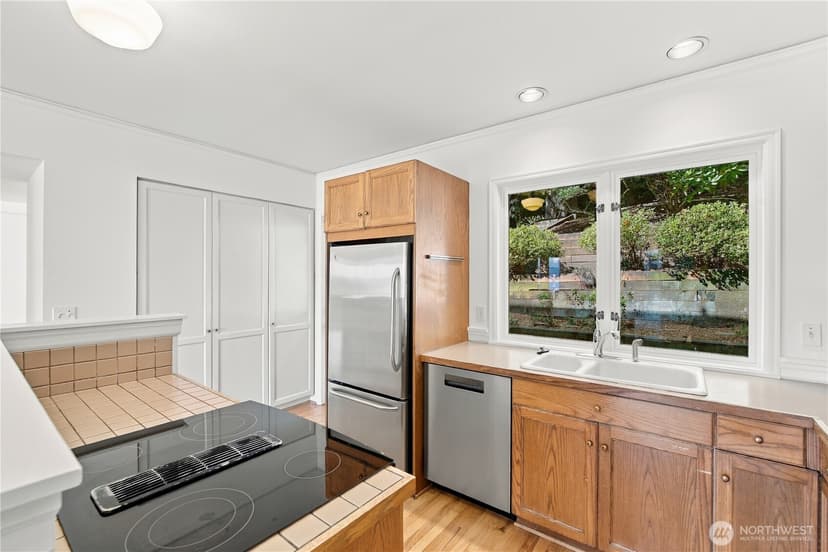 Property photo for 8239 E Mercer Way, Mercer Island photo 14