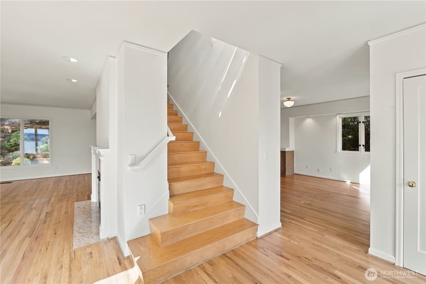 Property photo for 8239 E Mercer Way, Mercer Island photo 18