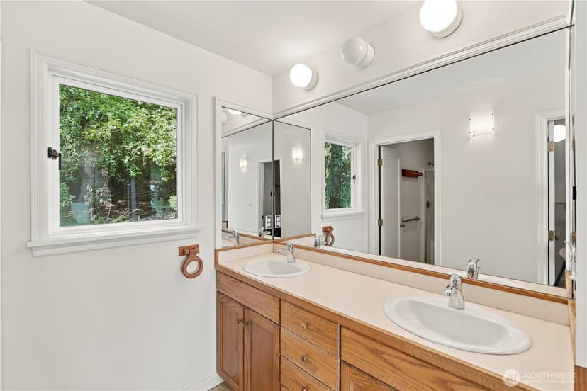 Property photo for 8239 E Mercer Way, Mercer Island photo 26