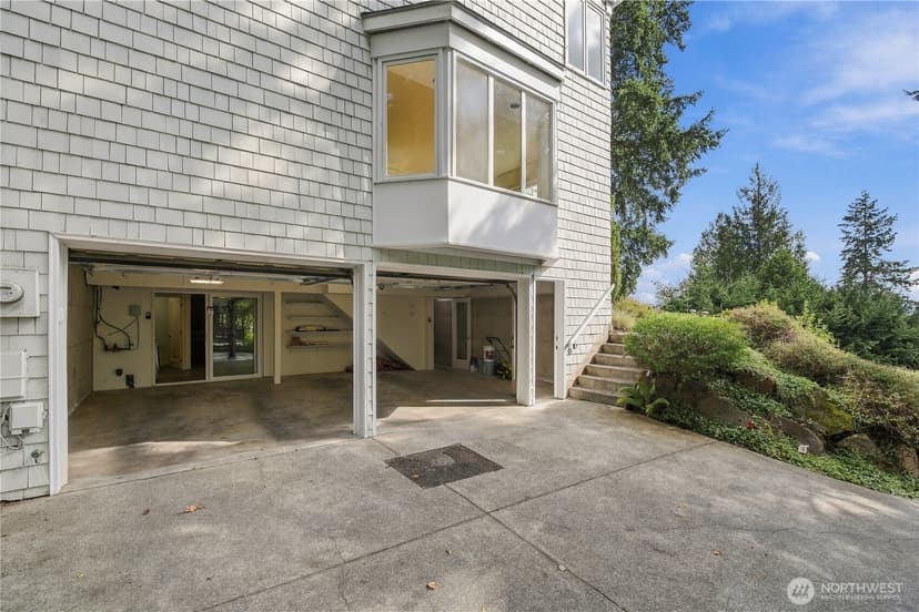 Property photo for 8239 E Mercer Way, Mercer Island photo 4