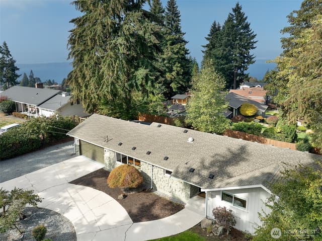 Property photo for 1040 S 295th Place, Federal Way photo 2
