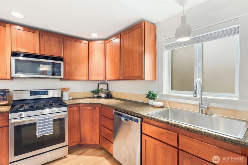 Property photo for 337 N 105th Street #A, Seattle photo 16