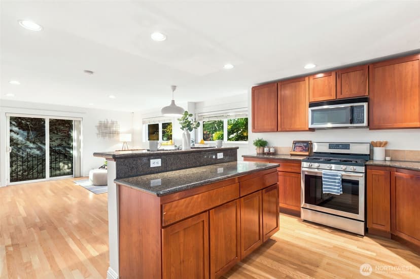 Property photo for 337 N 105th Street #A, Seattle photo 17