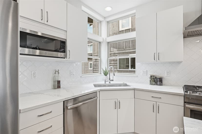 Property photo for 4314 Whitman Avenue N #B, Seattle photo 12