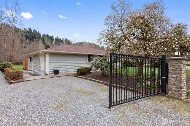Property photo for 15408 SE Jones Road, Renton photo 2