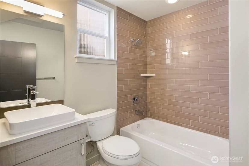 Property photo for 6211 9th Avenue NE #A, Seattle photo 8