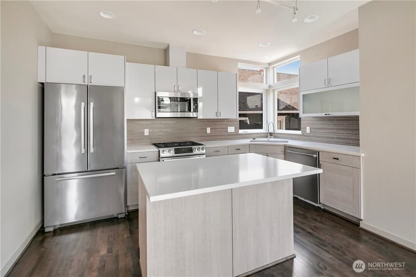 Property photo for 6211 9th Avenue NE #A, Seattle photo 6