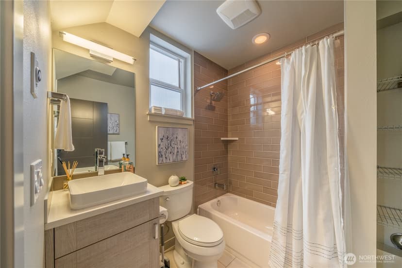 Property photo for 6211 9th Avenue NE #A, Seattle photo 19