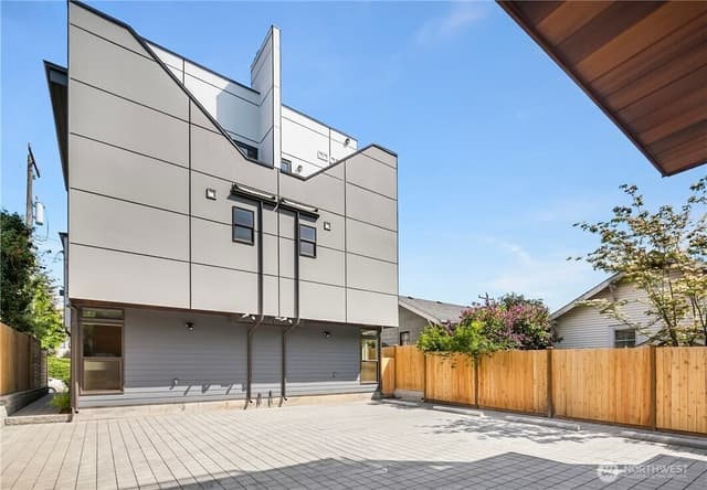 Property photo for 6211 9th Avenue NE #A, Seattle photo 3