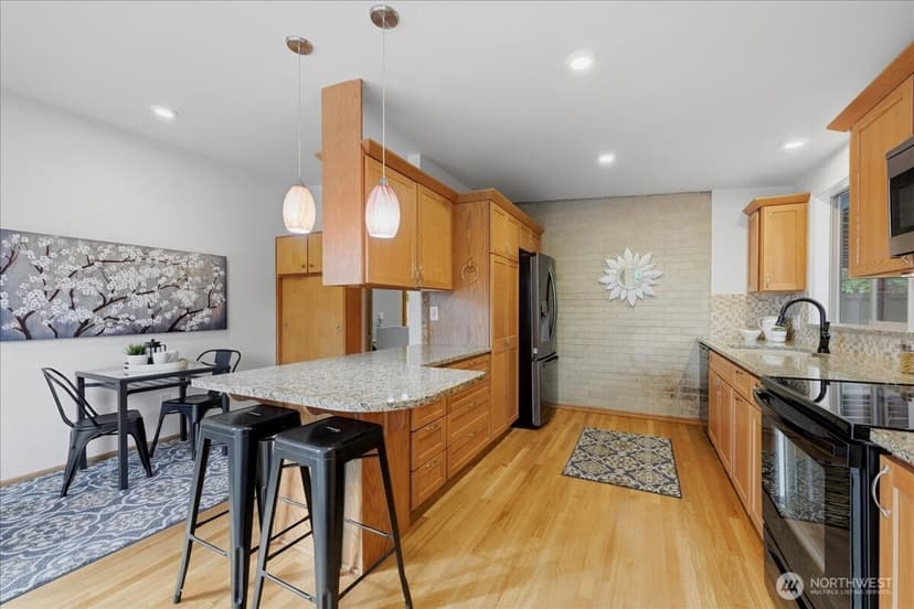 Property photo for 3739 NE 192nd Street, Lake Forest Park photo 9