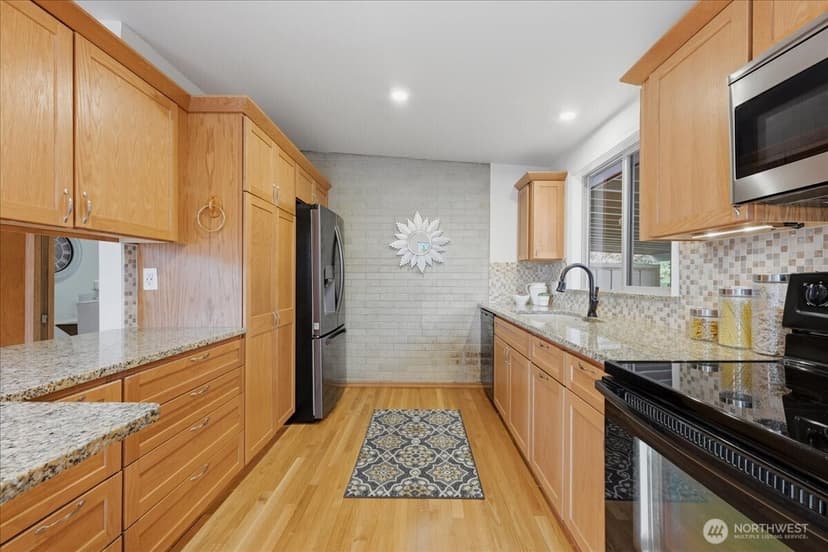 Property photo for 3739 NE 192nd Street, Lake Forest Park photo 8