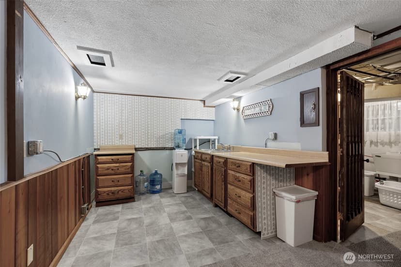 Property photo for 12101 Nyanza Road SW, Lakewood photo 29