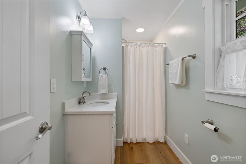 Property photo for 12101 Nyanza Road SW, Lakewood photo 15
