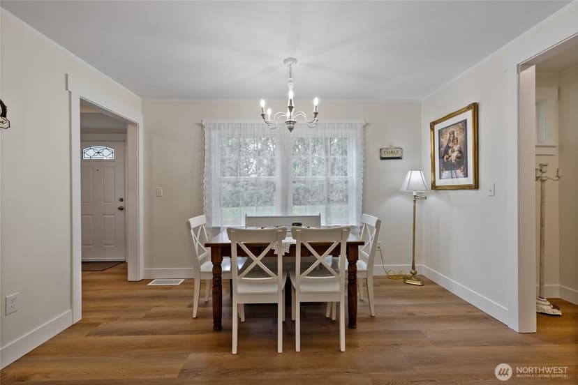 Property photo for 12101 Nyanza Road SW, Lakewood photo 11